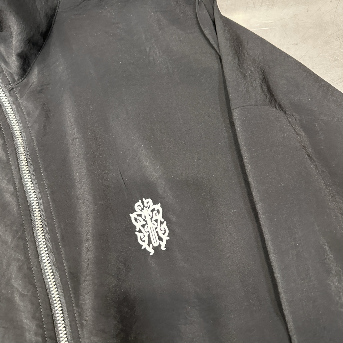 克罗心 ｜ 新款休闲上衣，品牌经典刺绣标，进口真丝莫代尔面料，舒适高级，尺码sml