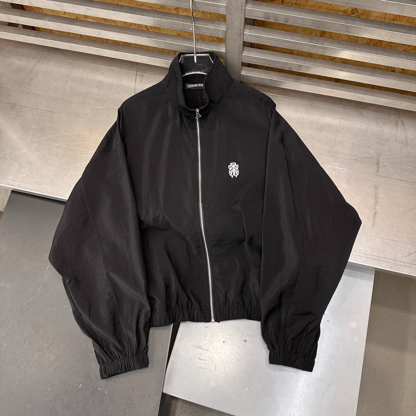 克罗心 ｜ 新款休闲上衣，品牌经典刺绣标，进口真丝莫代尔面料，舒适高级，尺码sml