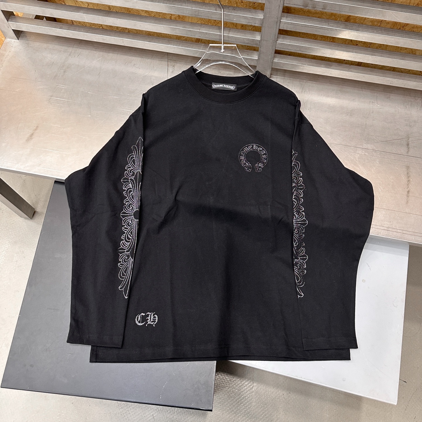 克罗心 ｜ 新款长袖t，成衣洗水加全身6处闪粉印花工艺，时尚休闲，尺码sml