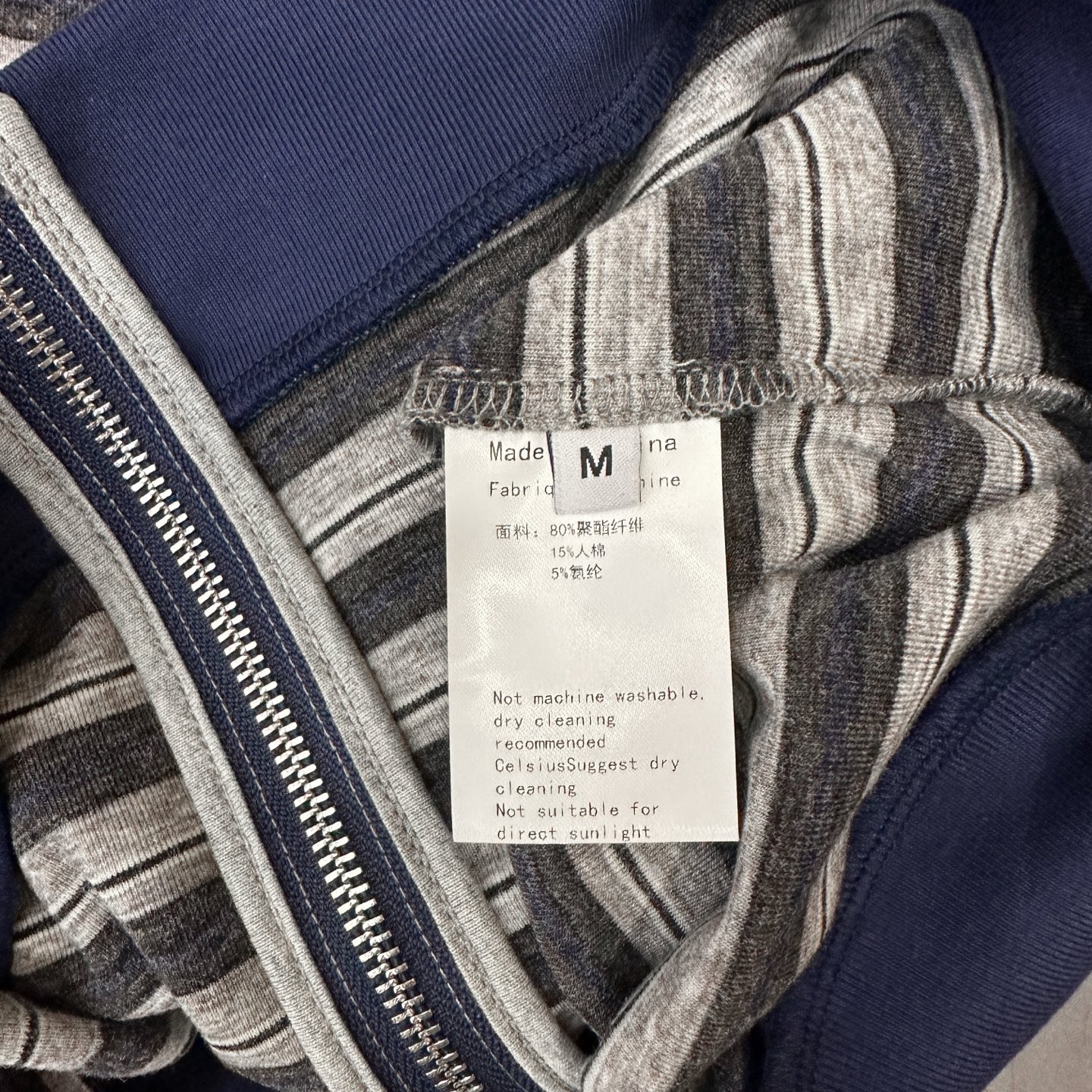 Miu ｜ 新款休闲开衫，品牌经典刺绣标，特殊色织条纹面料，经典连帽开衫款式，尺码sml