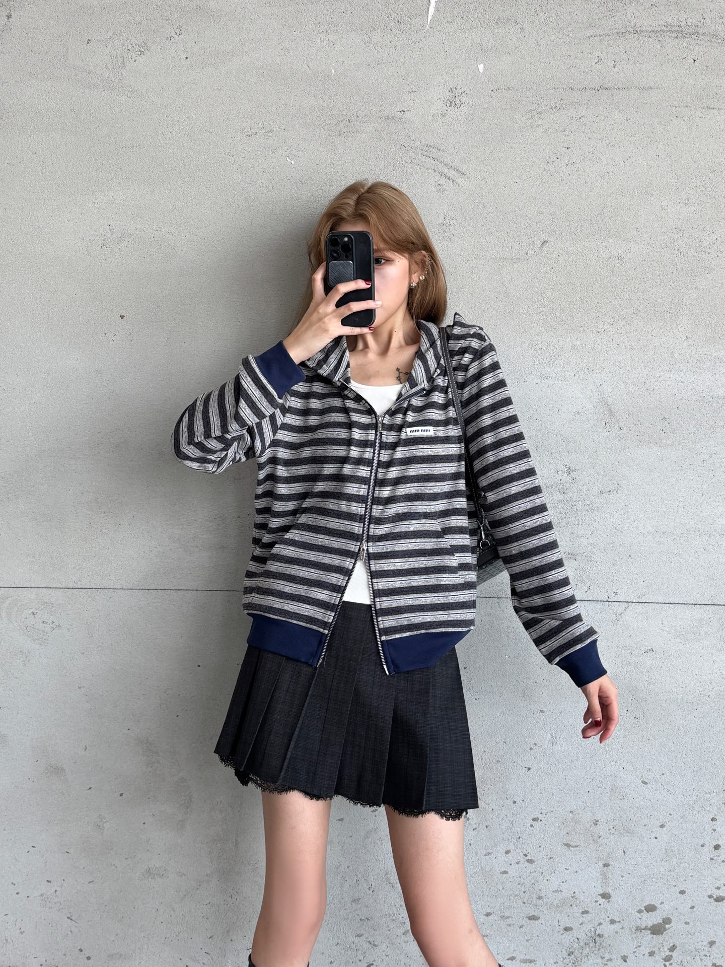 Miu ｜ 新款休闲开衫，品牌经典刺绣标，特殊色织条纹面料，经典连帽开衫款式，尺码sml