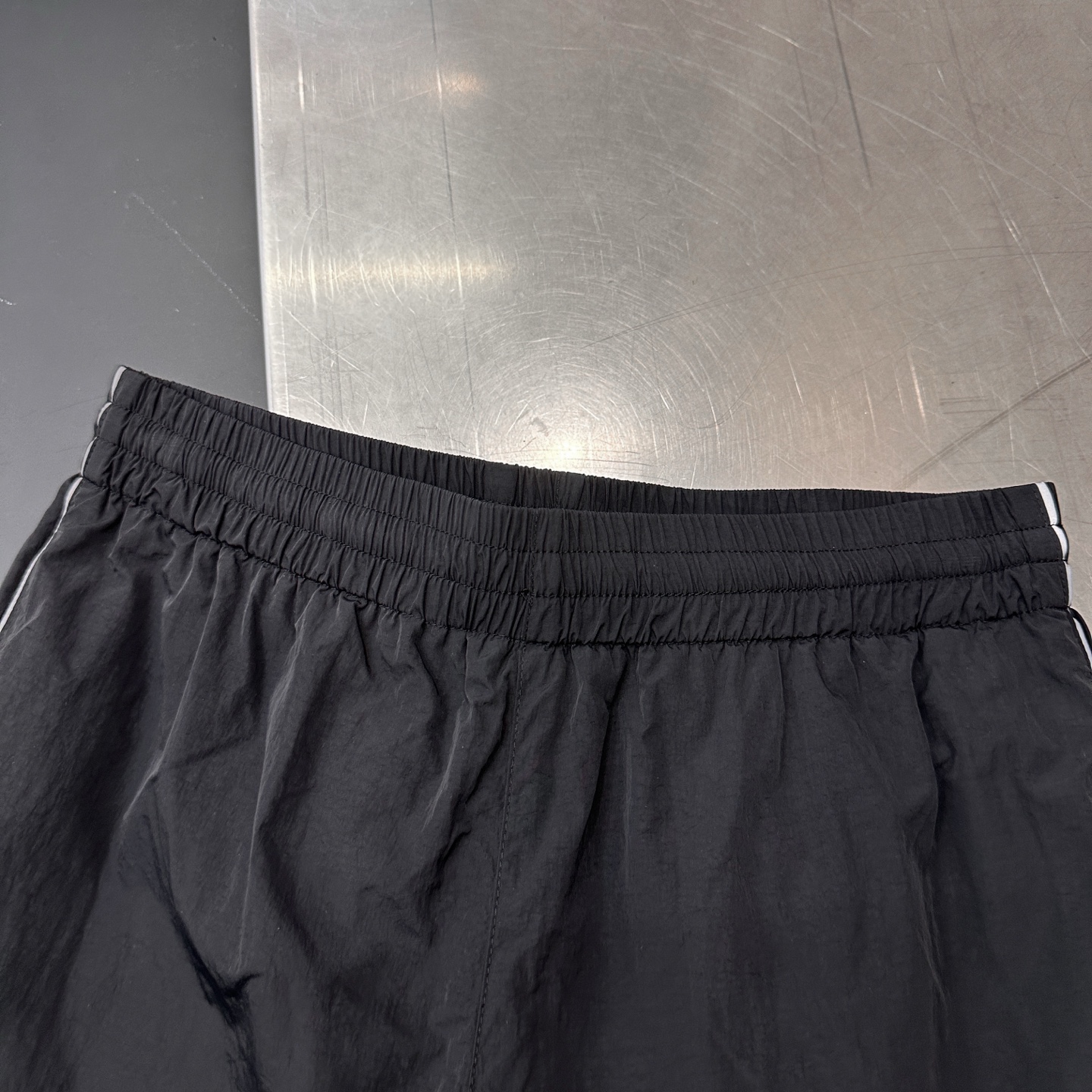 巴黎 ｜ 新款休闲裤，品牌最新反光印花标，机边绳款式设计，时尚休闲，男女同款，尺码sml