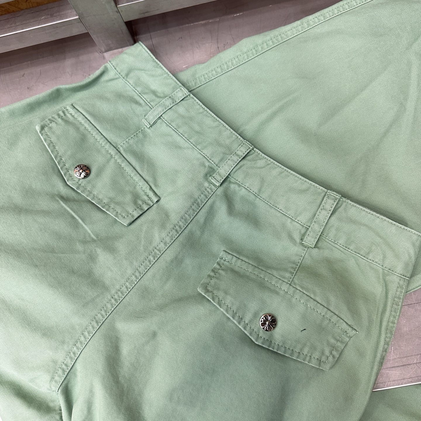 克罗心 ｜ 新款休闲工装裤，品牌经典五金配饰，成衣洗水工艺，时尚休闲，尺码sml