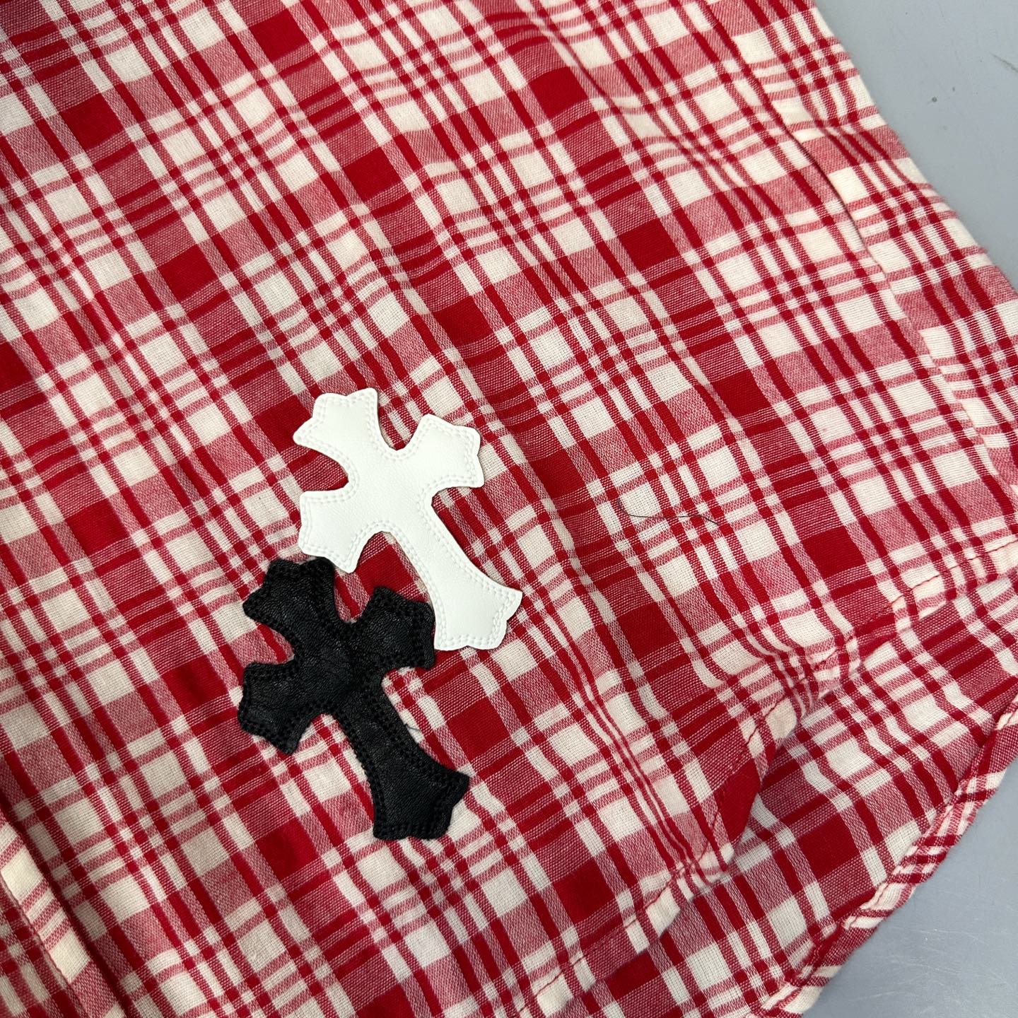 克罗心 ｜ 新款休闲衬衣，品牌经典手工切皮刺绣十字标，全棉色织格纹面料，成衣洗水工艺，休闲时尚，男女同款，尺码sml