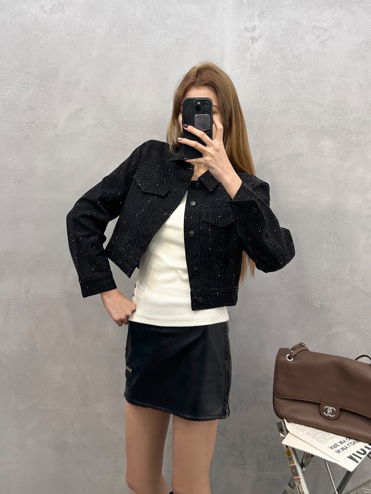 Alexander wang｜新款牛仔外套，纯棉牛仔面布，整身重工高温烫钻工艺，短款高腰版型遮肉显腿长，整身重工同色烫钻