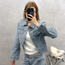 Alexander wang|新款牛仔外套,纯棉牛仔面布,整身重工高温烫钻工艺,短款高腰版型遮肉显腿长,整身重工同色烫钻 Alexander wang|新款牛仔外套,纯棉牛仔面布,整身重工高温烫钻工艺,短款高腰版型遮肉显腿长,整身重工同色烫钻
