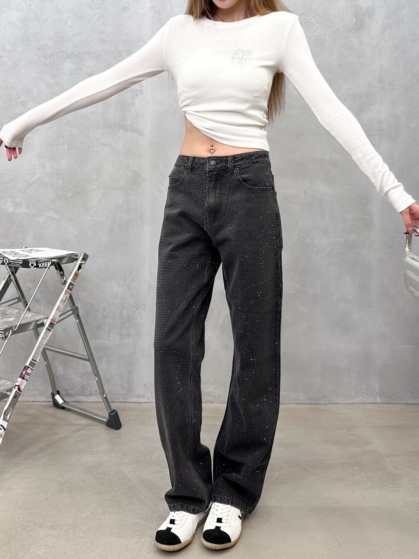 Alexander wang｜新款长裤，纯棉牛仔面布，整身重工高温烫钻工艺，高腰版型遮肉显腿长，锥形设计修饰腿型，整身重