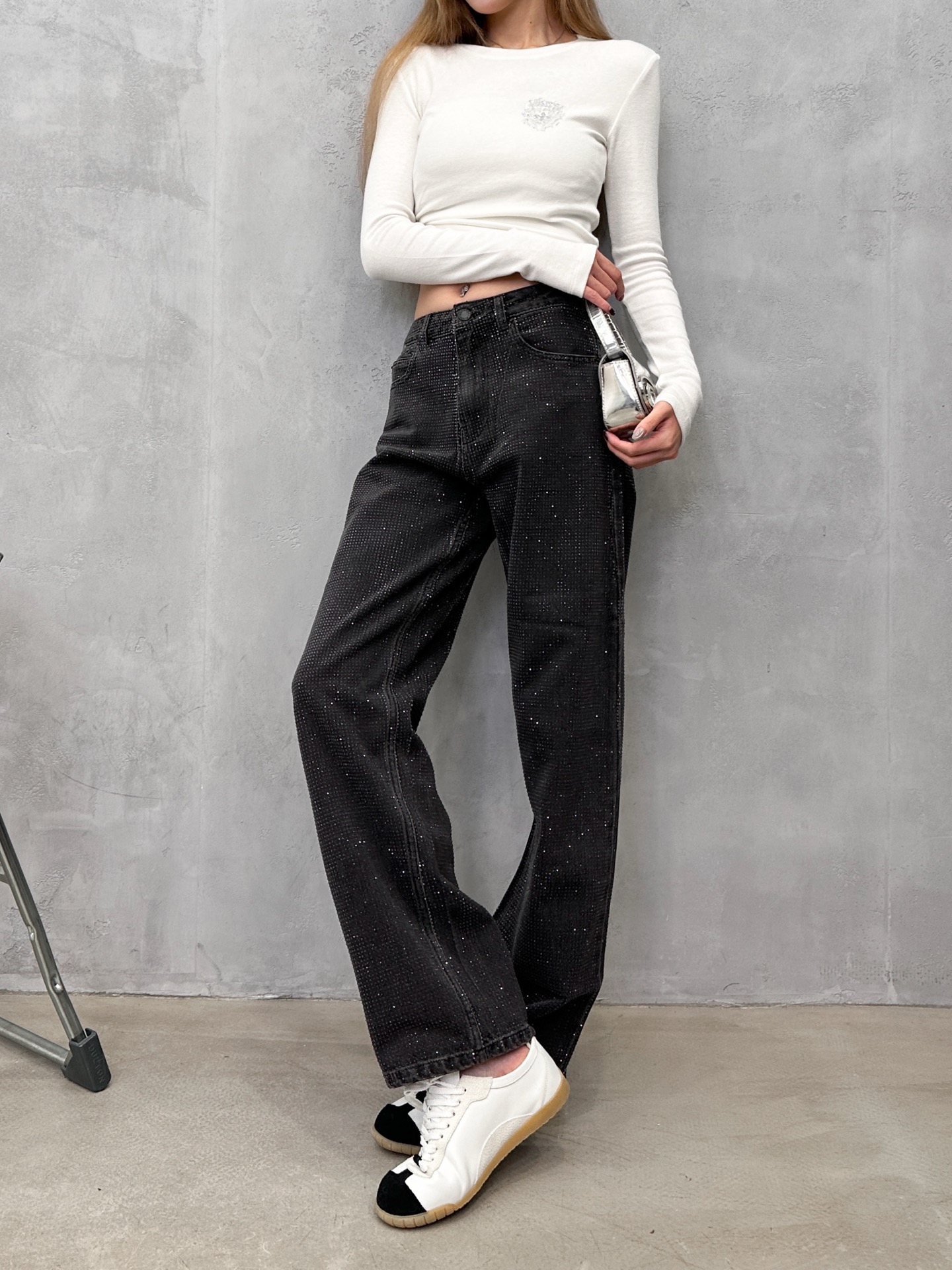 Alexander wang｜新款长裤，纯棉牛仔面布，整身重工高温烫钻工艺，高腰版型遮肉显腿长，锥形设计修饰腿型，整身重
