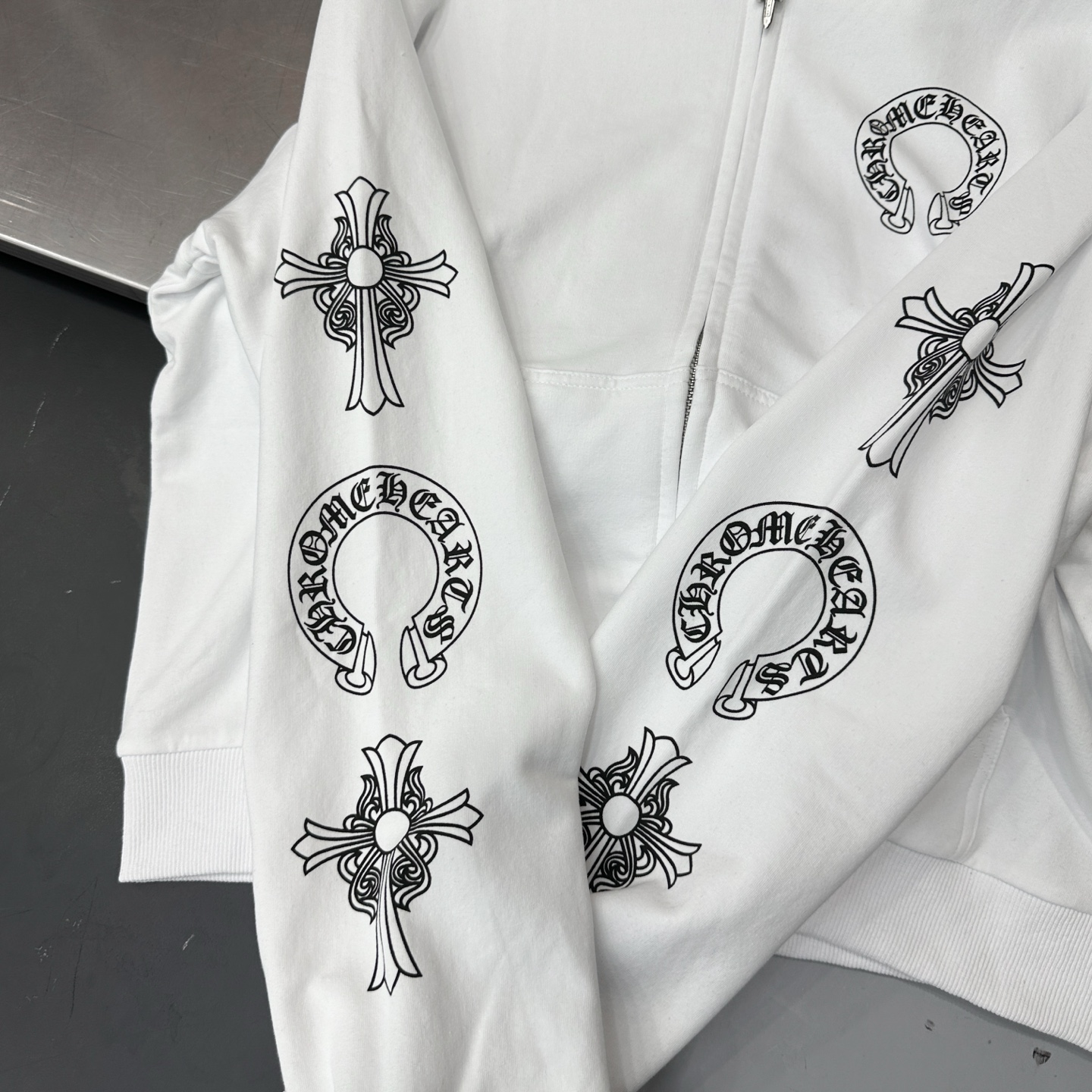 克罗心 ｜ 新款卫衣开衫，全身品牌经典5处印花工艺，休闲时尚，尺码sml