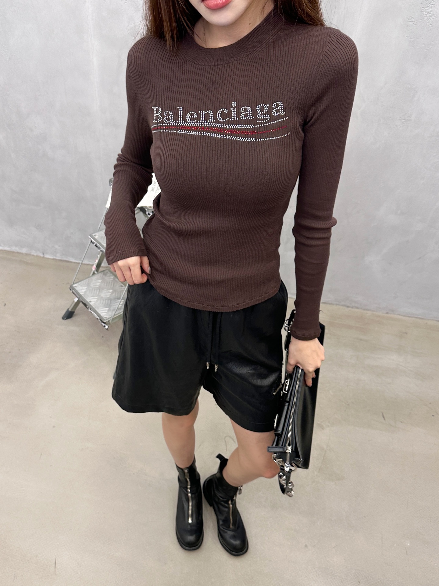 巴黎 ｜ 新款长袖毛织打底，品牌经典字母烫钻，经典坑条全棉毛织款式，休闲时尚，尺码sml