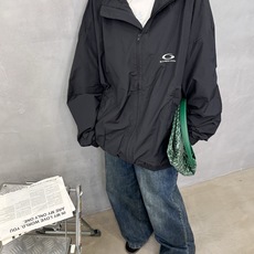 NEW|新款风衣外套,聚酯纤维面料,胸前进口超密平纹刺绣logo🪡宽松版型男女同款,尺码Sml [洗涤须知:纯棉面料,建 NEW|新款风衣外套,聚酯纤维面料,胸前进口超密平纹刺绣logo🪡宽松版型男女同款,尺码Sml [洗涤须知:纯棉面料,建