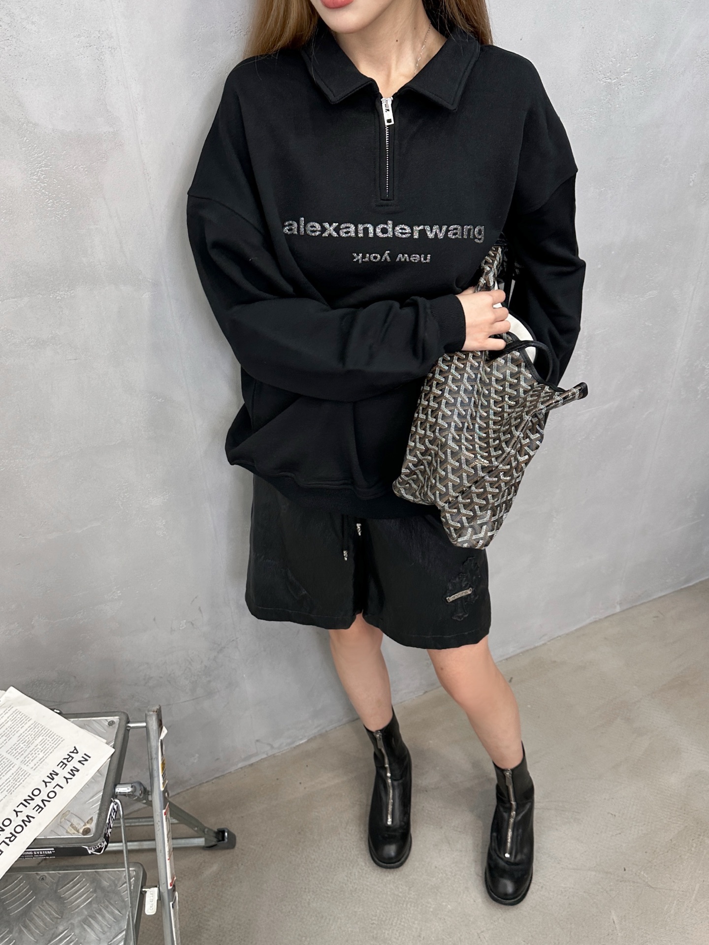 Alexander wang ｜新款卫衣，纯棉毛圈面料，polo领设计显瘦百搭，胸前烫金粉设计感十足，尺码Sml ［洗涤