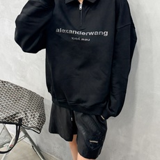 Alexander wang |新款卫衣,纯棉毛圈面料,polo领设计显瘦百搭,胸前烫金粉设计感十足,尺码Sml [洗涤 Alexander wang |新款卫衣,纯棉毛圈面料,polo领设计显瘦百搭,胸前烫金粉设计感十足,尺码Sml [洗涤