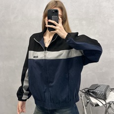 Miu | 新款风衣外套,品牌经典刺绣标,成衣洗水固色工艺,双层款式结构,时尚休闲,尺码sml Miu | 新款风衣外套,品牌经典刺绣标,成衣洗水固色工艺,双层款式结构,时尚休闲,尺码sml