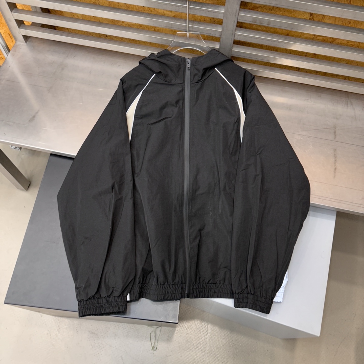 巴黎 ｜ 新款风衣外套，品牌经典反光印花标，时尚拼接撞色双层款式设计，时尚休闲，尺码sml