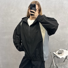 巴黎 | 新款风衣外套,品牌经典反光印花标,时尚拼接撞色双层款式设计,时尚休闲,尺码sml 巴黎 | 新款风衣外套,品牌经典反光印花标,时尚拼接撞色双层款式设计,时尚休闲,尺码sml