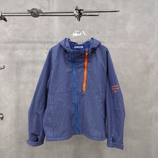 Acne | 新款风衣外套,品牌经典刺绣标,双层款式结构设计,色织格纹面料,时尚休闲,尺码sml Acne | 新款风衣外套,品牌经典刺绣标,双层款式结构设计,色织格纹面料,时尚休闲,尺码sml