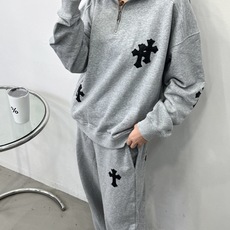 克罗心 | 新款长袖卫衣,品牌经典手工切皮刺绣十字标工艺,拉链领口款式设计,休闲时尚,尺码sml 克罗心 | 新款长袖卫衣,品牌经典手工切皮刺绣十字标工艺,拉链领口款式设计,休闲时尚,尺码sml