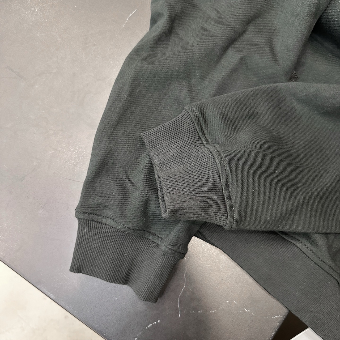 克罗心 ｜ 新款长袖卫衣，品牌经典手工切皮刺绣十字标工艺，拉链领口款式设计，休闲时尚，尺码sml