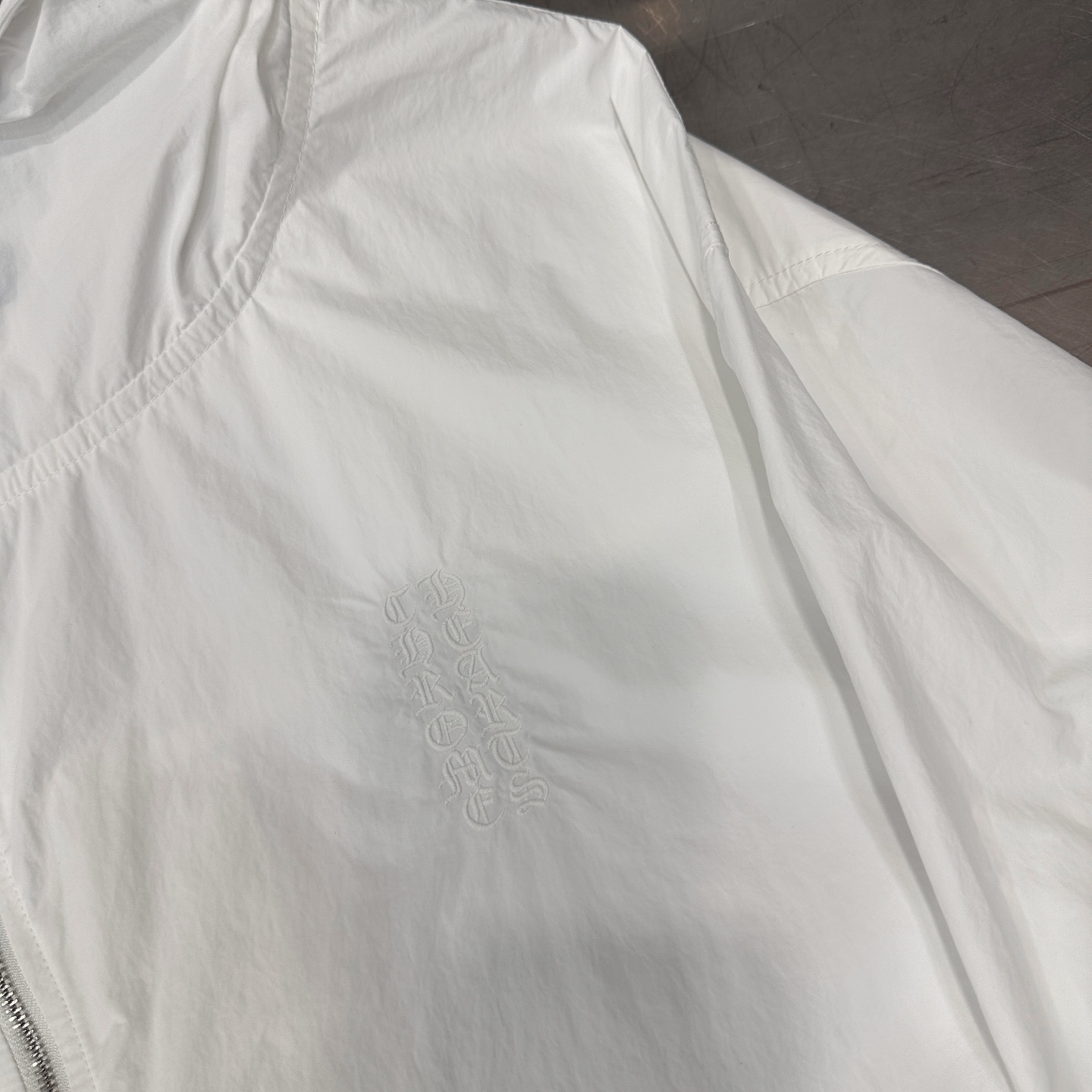 克罗心 ｜ 新款防晒衣，品牌经典刺绣标，进口涂层防晒面料，特殊斜拉设计，时尚休闲，尺码sml
