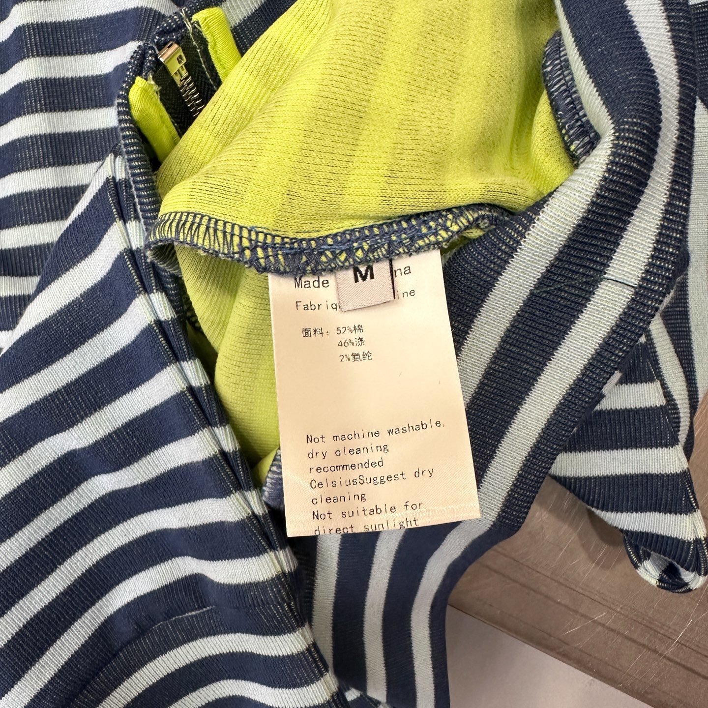 miu ｜ 新款卫衣开衫，品牌经典贴布绣花标，特殊条纹色织正反双色面料，时尚休闲，尺码sml