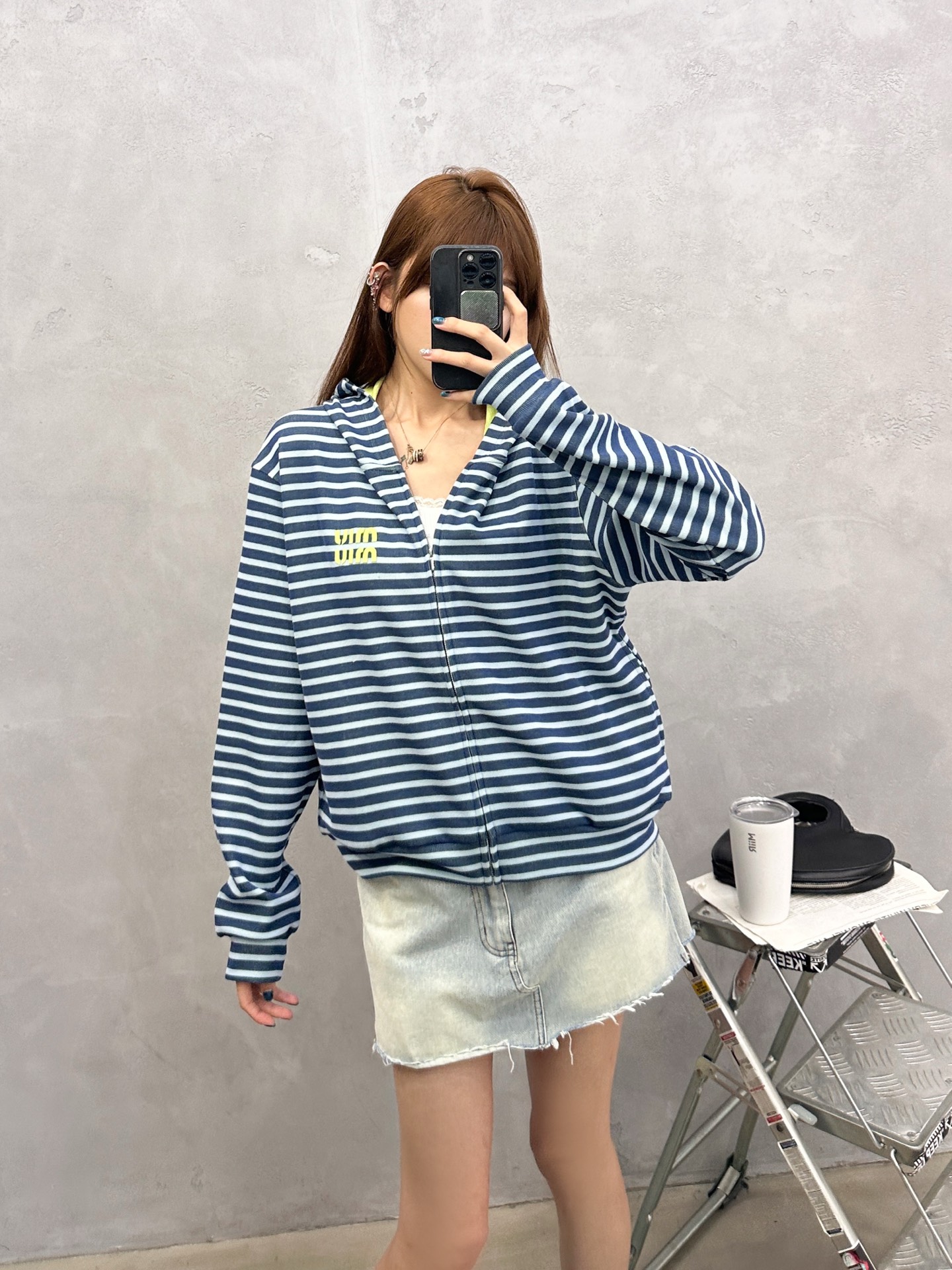 miu ｜ 新款卫衣开衫，品牌经典贴布绣花标，特殊条纹色织正反双色面料，时尚休闲，尺码sml