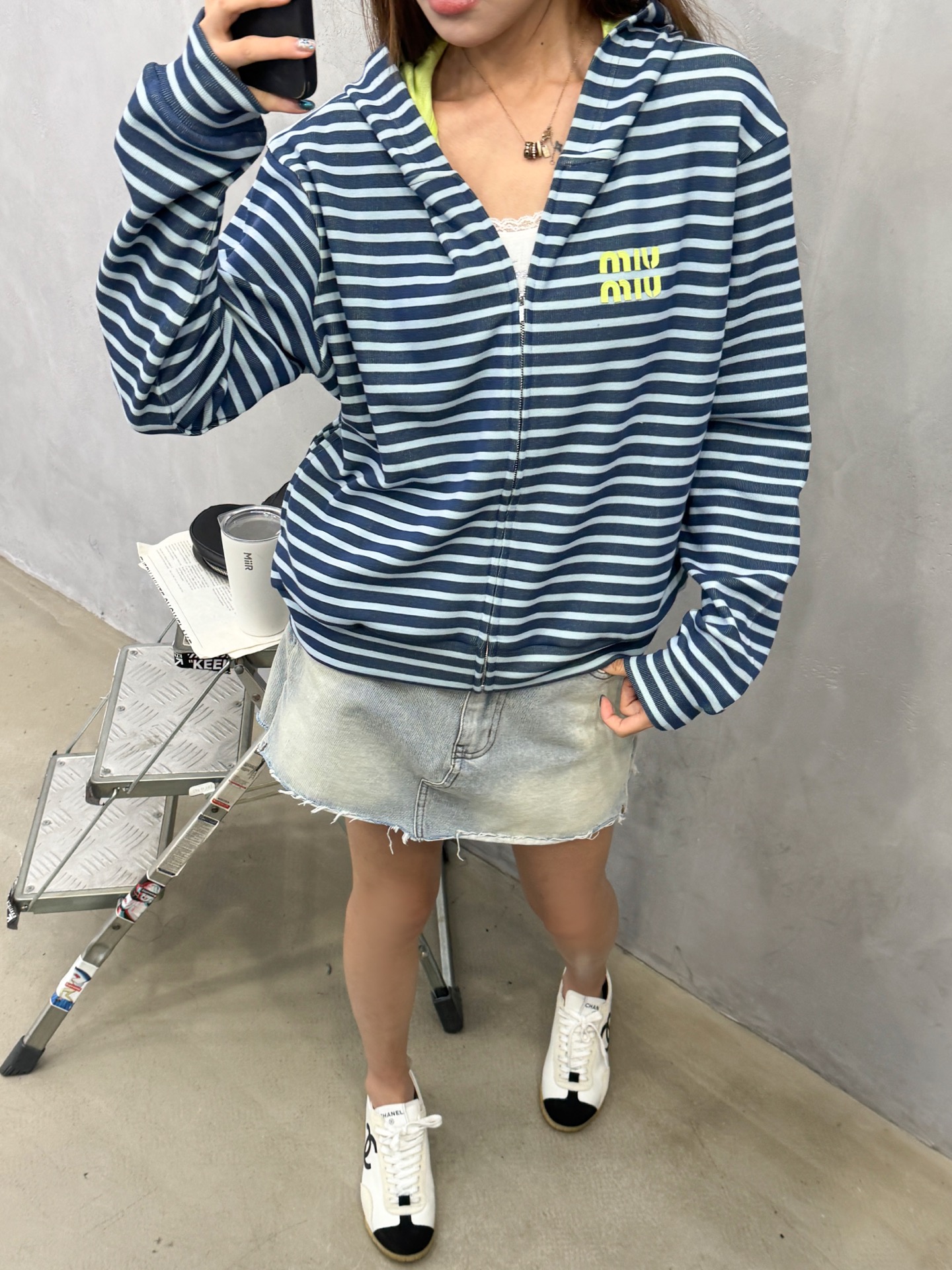 miu ｜ 新款卫衣开衫，品牌经典贴布绣花标，特殊条纹色织正反双色面料，时尚休闲，尺码sml