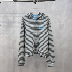 miu | 新款卫衣开衫,品牌经典贴布绣花标,特殊条纹色织正反双色面料,时尚休闲,尺码sml miu | 新款卫衣开衫,品牌经典贴布绣花标,特殊条纹色织正反双色面料,时尚休闲,尺码sml