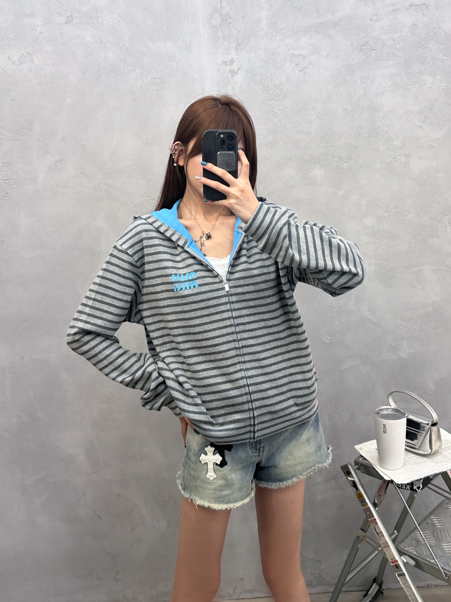 miu ｜ 新款卫衣开衫，品牌经典贴布绣花标，特殊条纹色织正反双色面料，时尚休闲，尺码sml