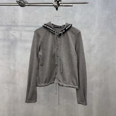 克罗心 | 新款连帽罩衫,成衣洗水加软工艺,品牌经典五金配饰,定织织带款式设计,休闲时尚,尺码sml 克罗心 | 新款连帽罩衫,成衣洗水加软工艺,品牌经典五金配饰,定织织带款式设计,休闲时尚,尺码sml