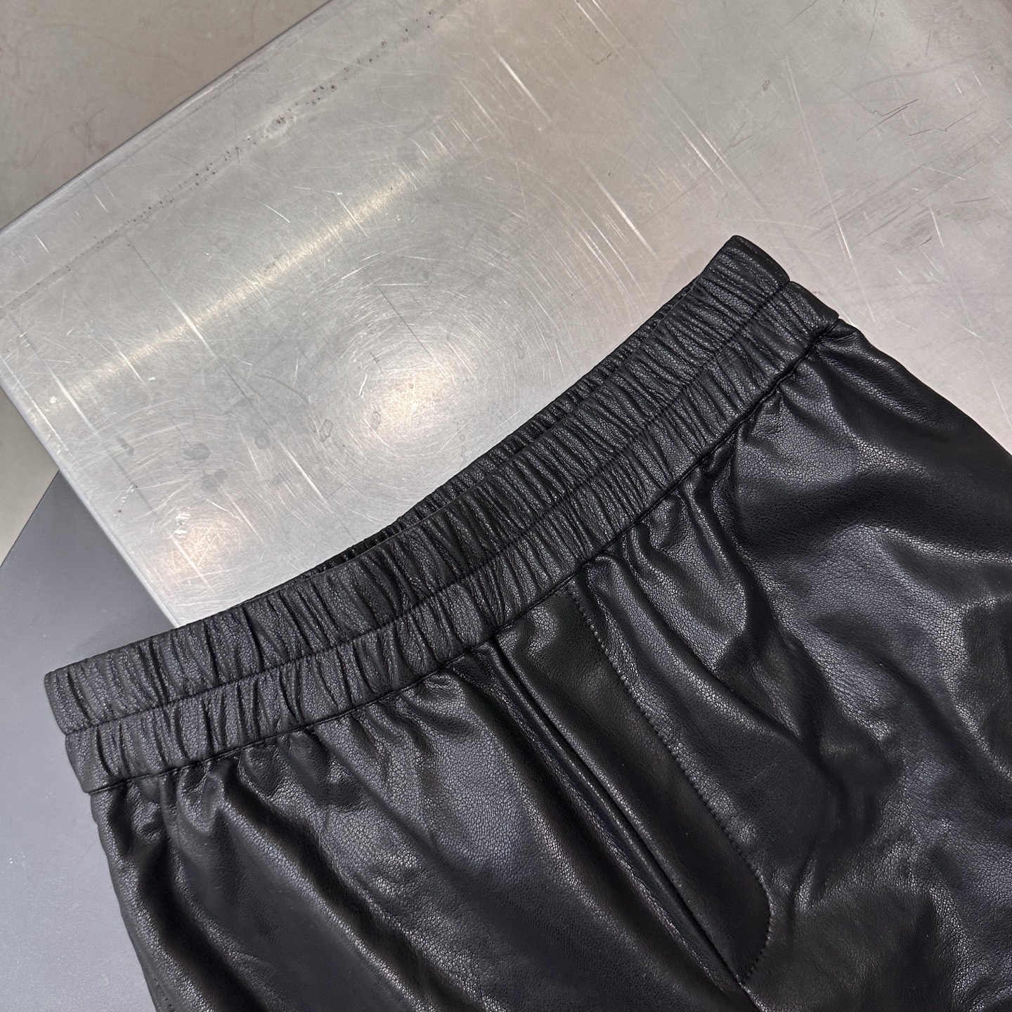 克罗心 ｜ 新款pu休闲裤，进口蛋白皮面料，时尚休闲版型，尺码sml