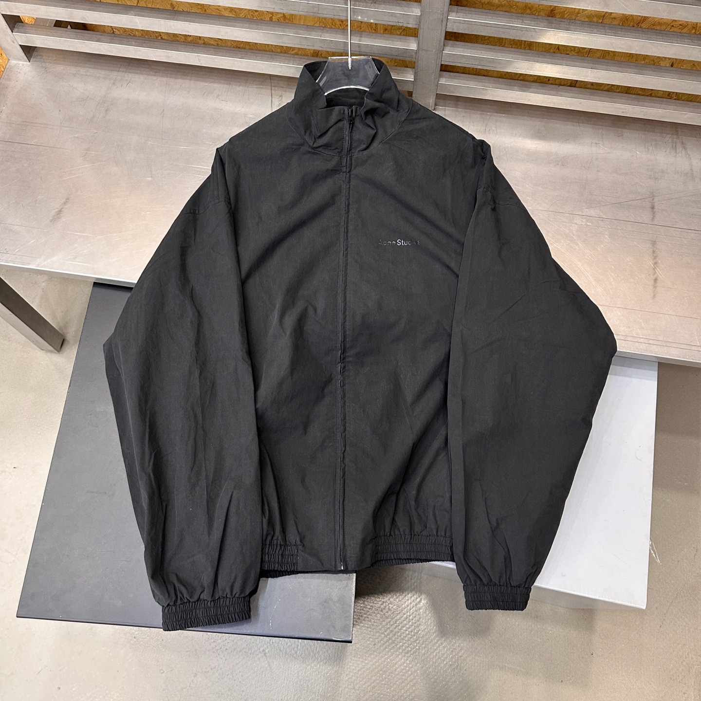 Acne ｜ 新款风衣外套，成衣洗水加软工艺，前后立体胶印花工艺，双层款式结构，时尚休闲，尺码sml