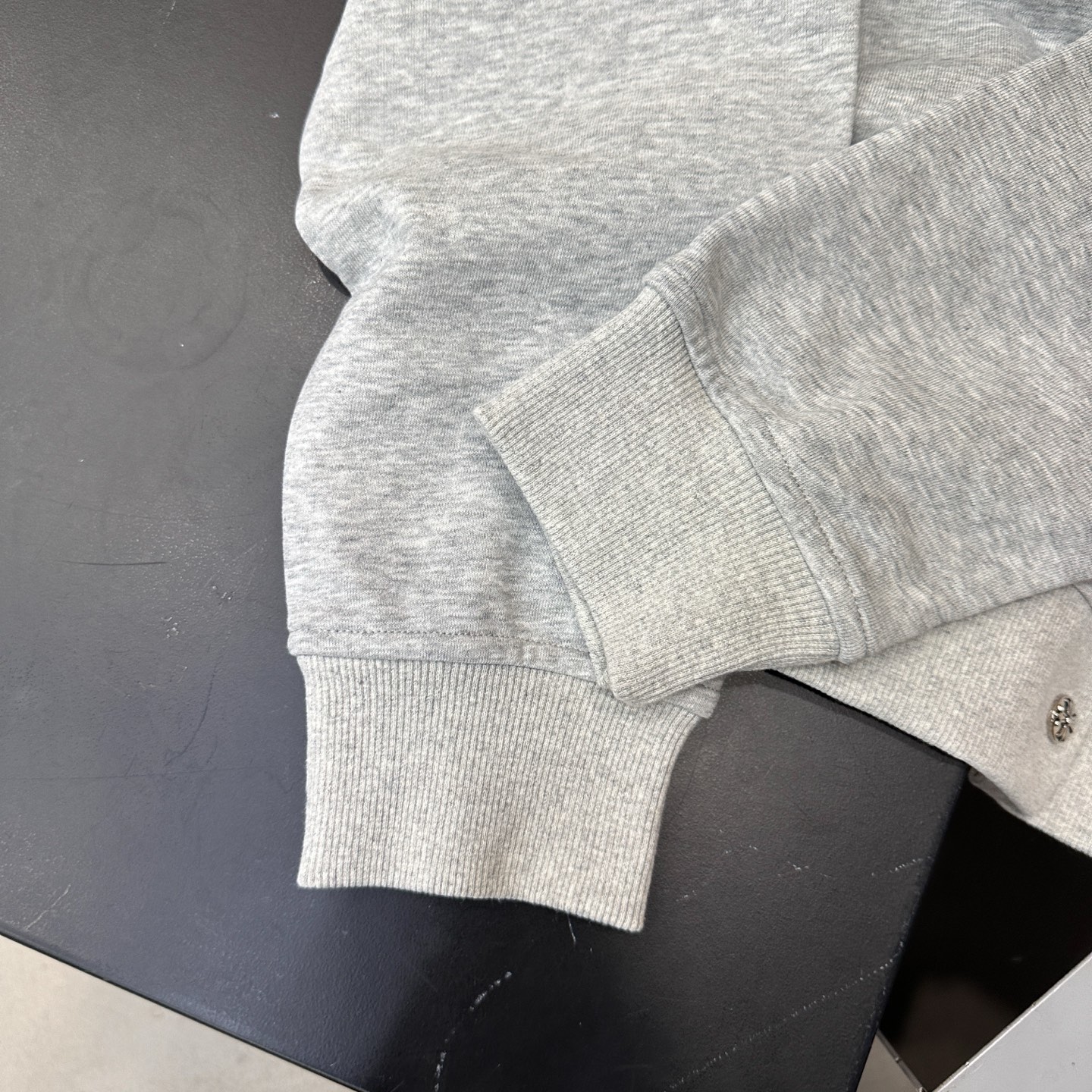 克罗心 ｜ 新款卫衣开衫，前后品牌经典植绒印花工艺，时尚休闲，尺码sml