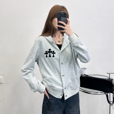 克罗心 | 新款卫衣开衫,前后品牌经典植绒印花工艺,时尚休闲,尺码sml 克罗心 | 新款卫衣开衫,前后品牌经典植绒印花工艺,时尚休闲,尺码sml
