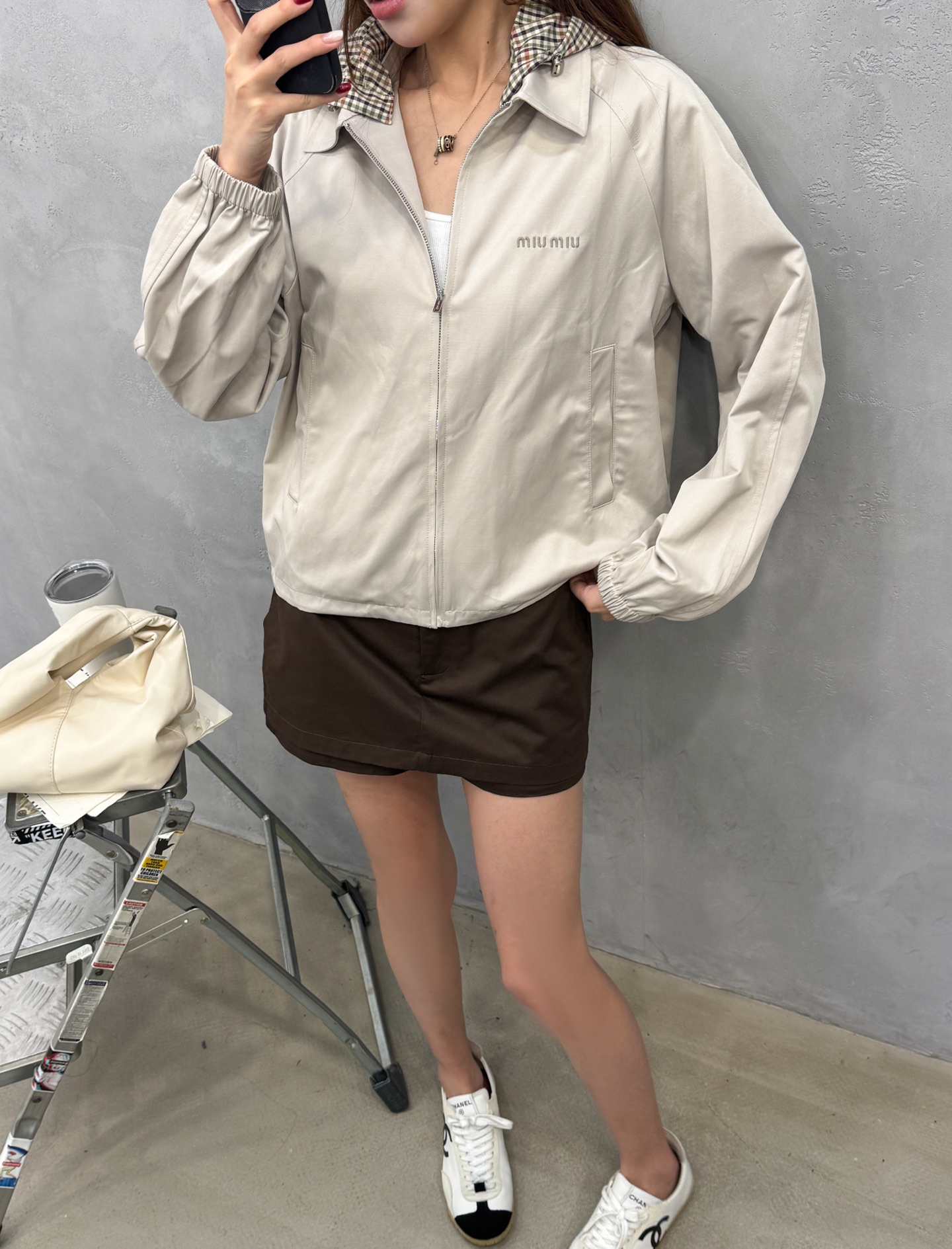 M** ｜ 新款休闲短风衣，品牌经典刺绣标，经典双层风衣夹克款式拼接色织格纹帽子设计，休闲时尚，尺码sml