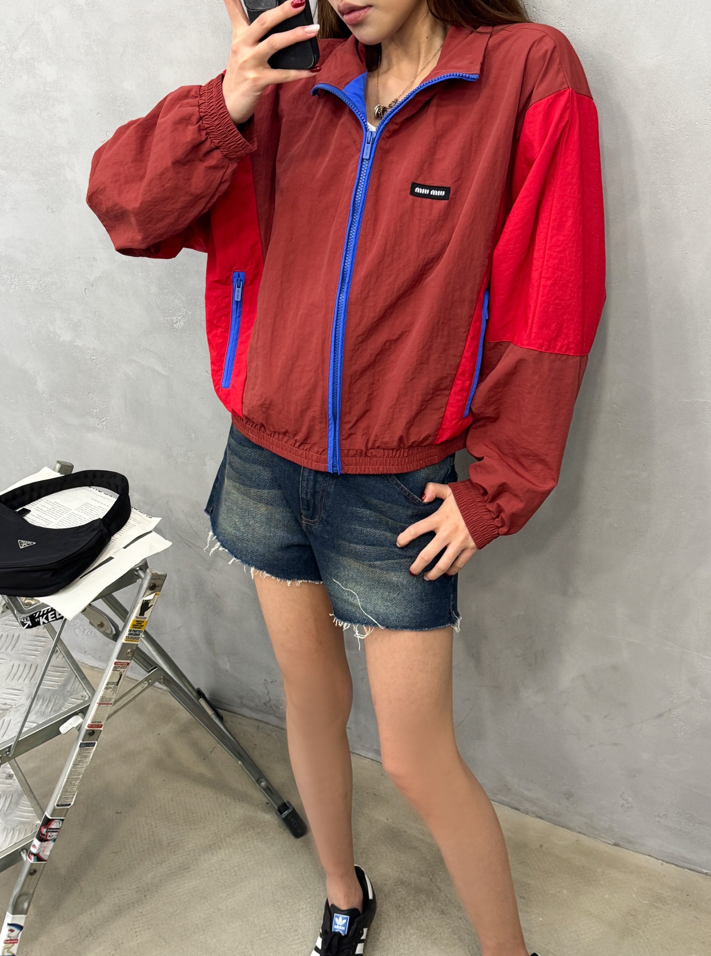 miu ｜ 新款风衣外套，品牌经典刺绣标，成衣洗水固色工艺，撞色拼接双层款式设计，时尚休闲，尺码sml