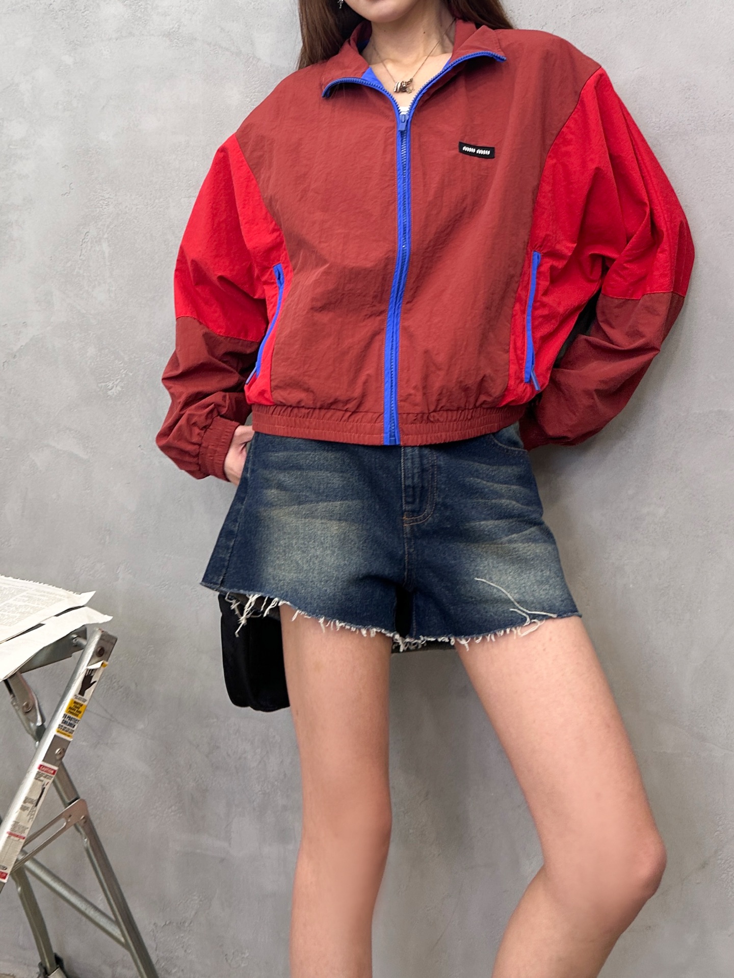 miu ｜ 新款风衣外套，品牌经典刺绣标，成衣洗水固色工艺，撞色拼接双层款式设计，时尚休闲，尺码sml