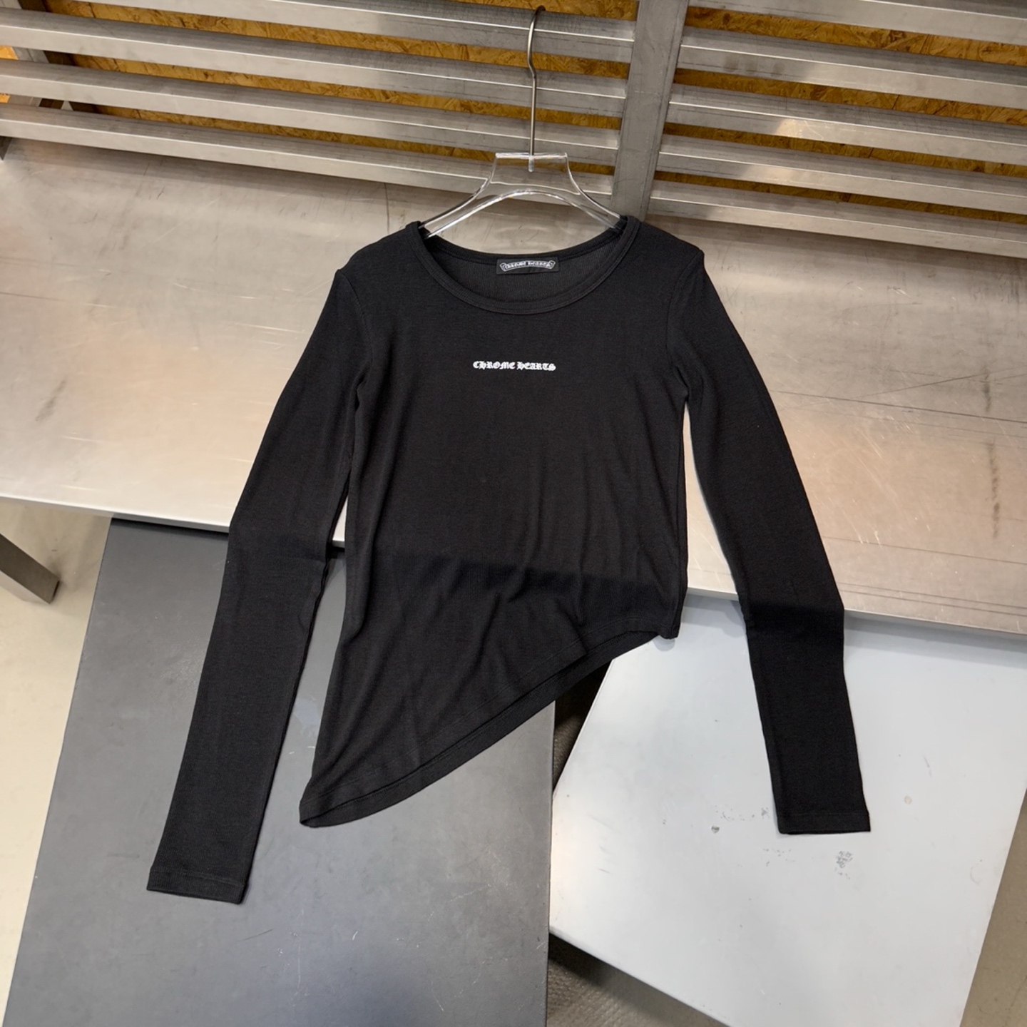 克** ｜ 新款长袖打底，品牌经典厚版印花标，日本进口莫代尔羊毛混纺特殊面料，下摆斜边设计，时尚休闲，尺码sml