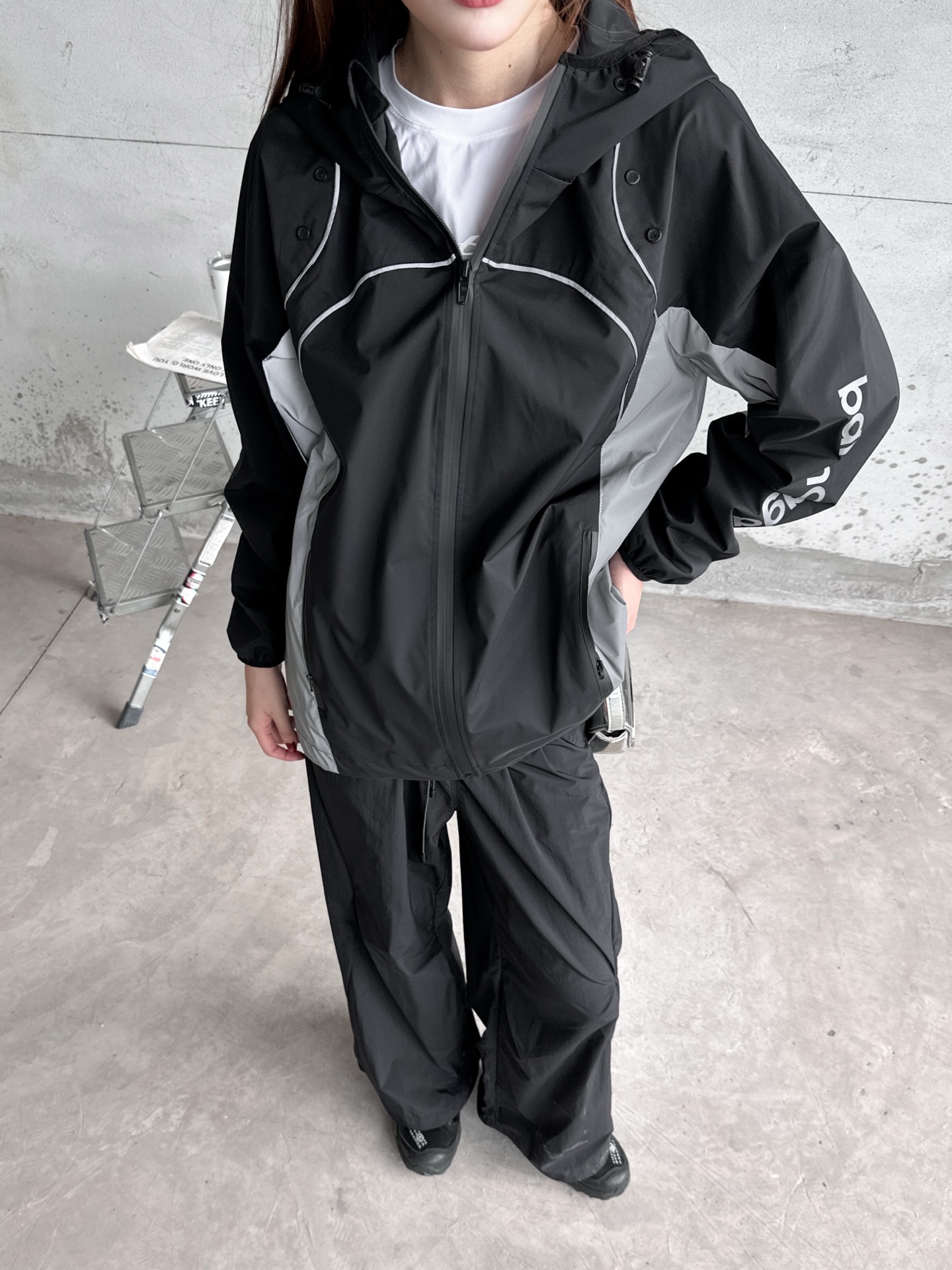 巴黎 ｜ 新款风衣外套，品牌经典多处反光印花标，撞色拼接款式设计，防风双层面料，时尚休闲，尺码sml