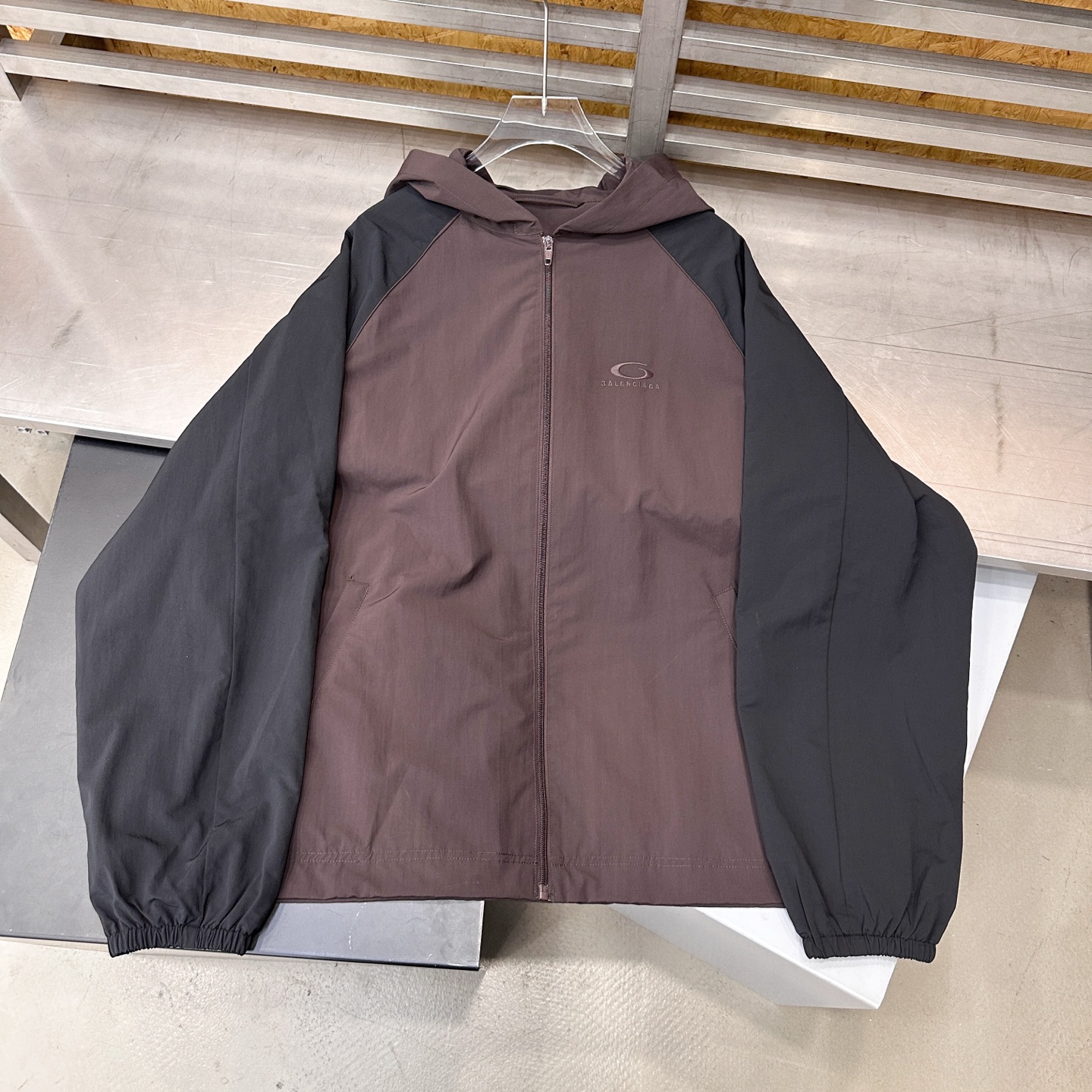 巴黎 ｜ 新款风衣外套，品牌经典刺绣标，时尚撞色款式设计，双层结构做工，休闲时尚，男女同款，尺码sml