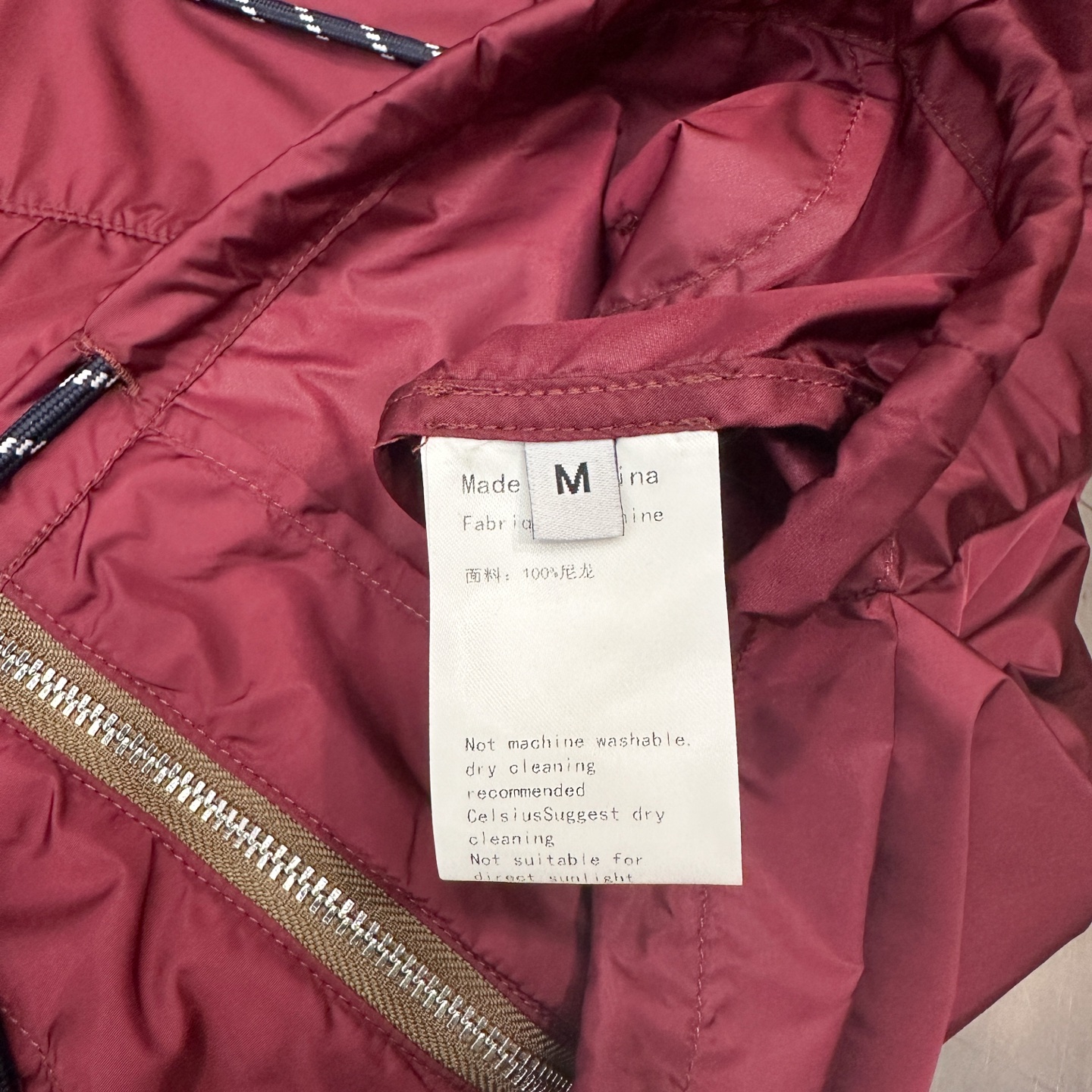 Miu ｜ 新款风衣，品牌经典刺绣标，结构款式小版型风衣外套，休闲时尚，尺码sml