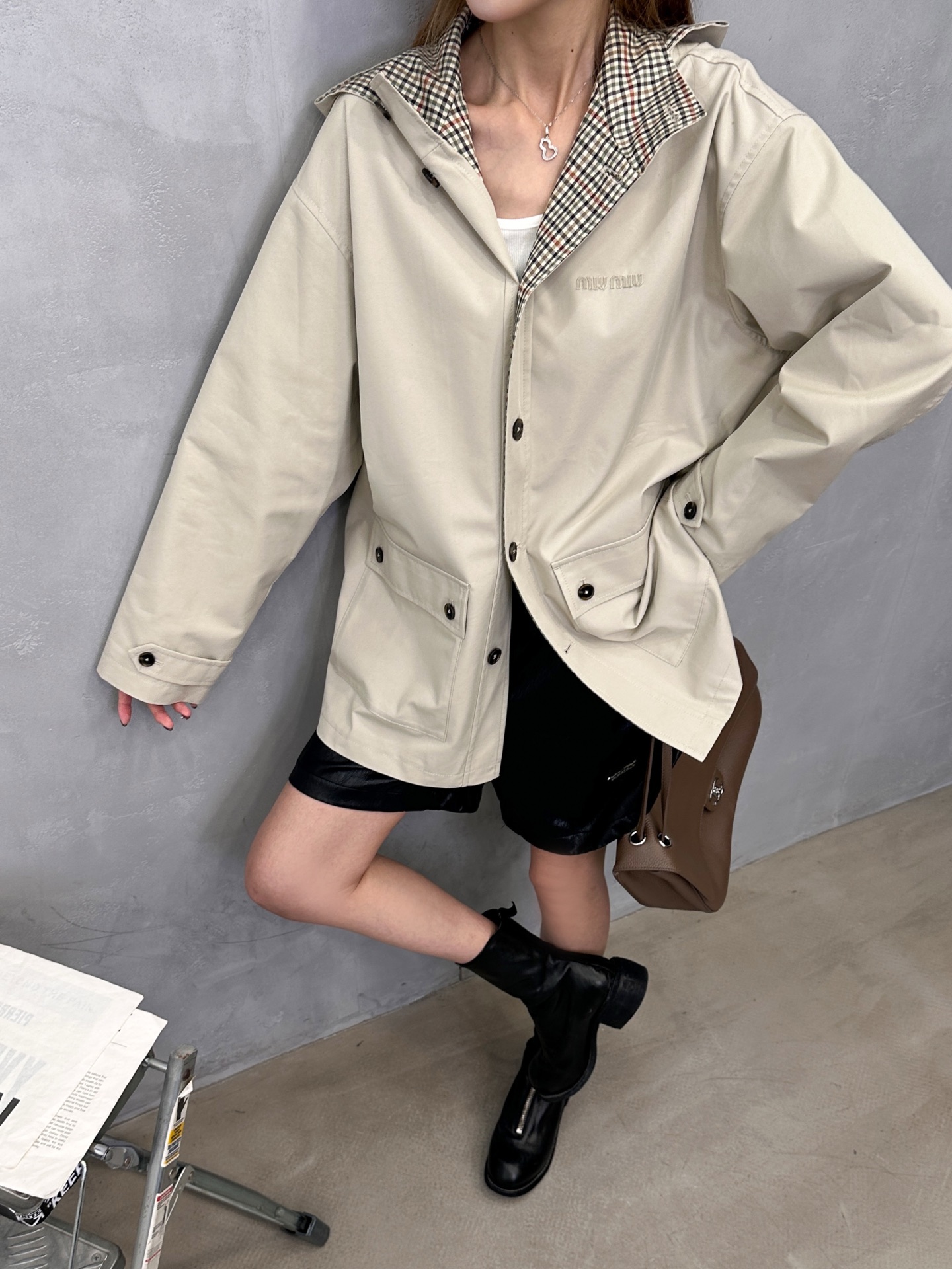 Miu  ｜  新款风衣外套，品牌经典贴布绣花标，进口全澳棉面料加全棉色织格纹里布，休闲时尚，尺码sml