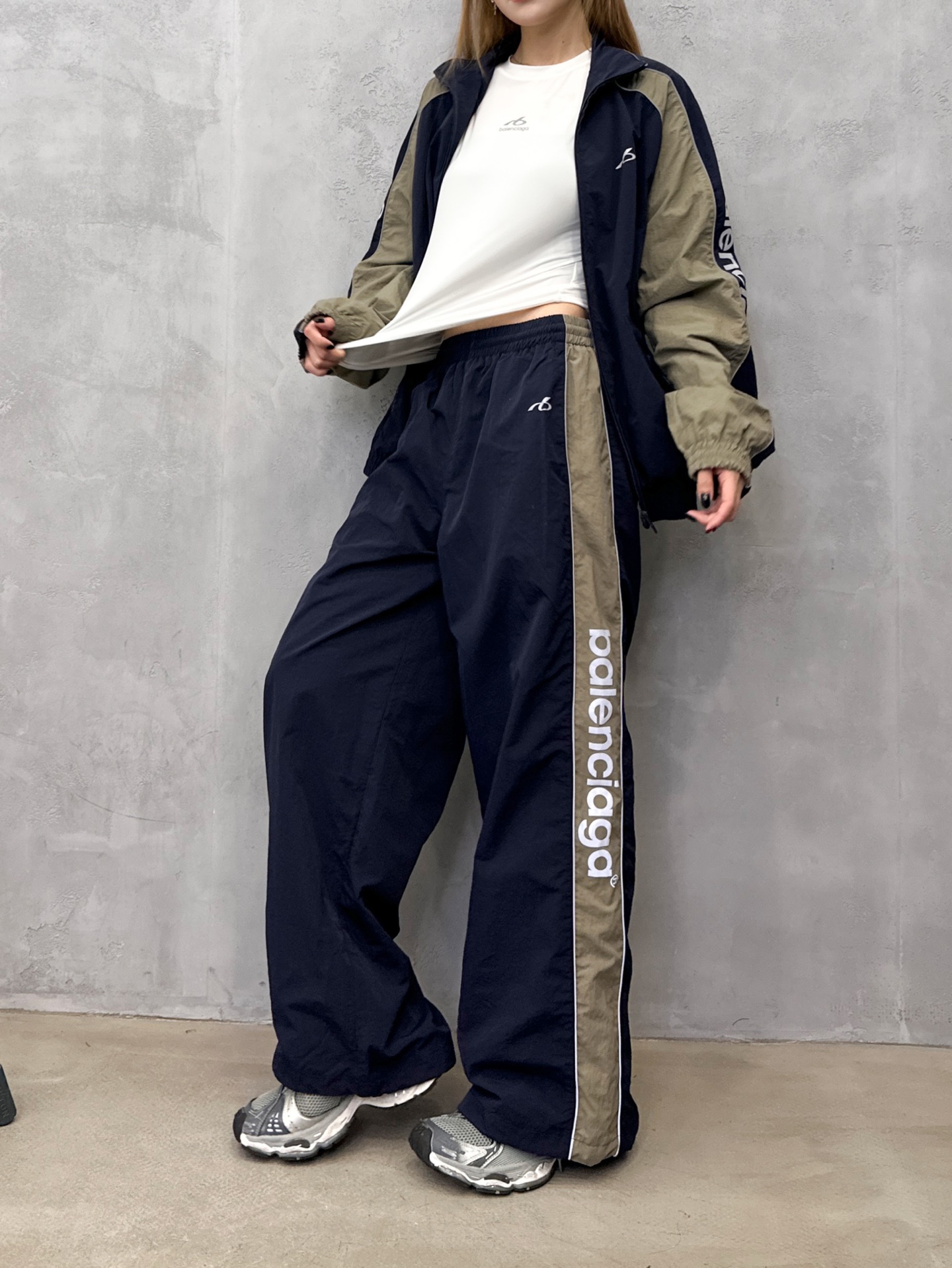 巴黎  ｜  新款运动休闲裤，品牌经典多处反光印花标，成衣洗水固色工艺，时尚休闲，尺码sml