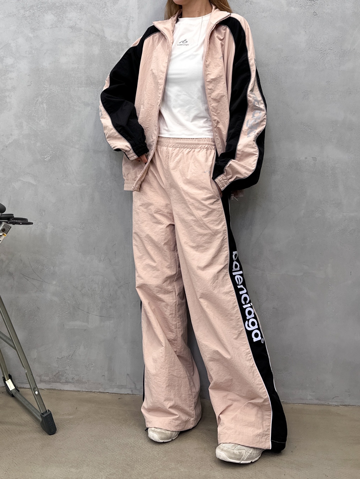 巴黎  ｜  新款运动休闲裤，品牌经典多处反光印花标，成衣洗水固色工艺，时尚休闲，尺码sml