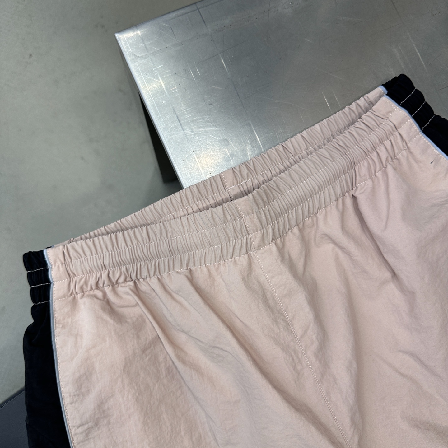 巴黎  ｜  新款运动休闲裤，品牌经典多处反光印花标，成衣洗水固色工艺，时尚休闲，尺码sml