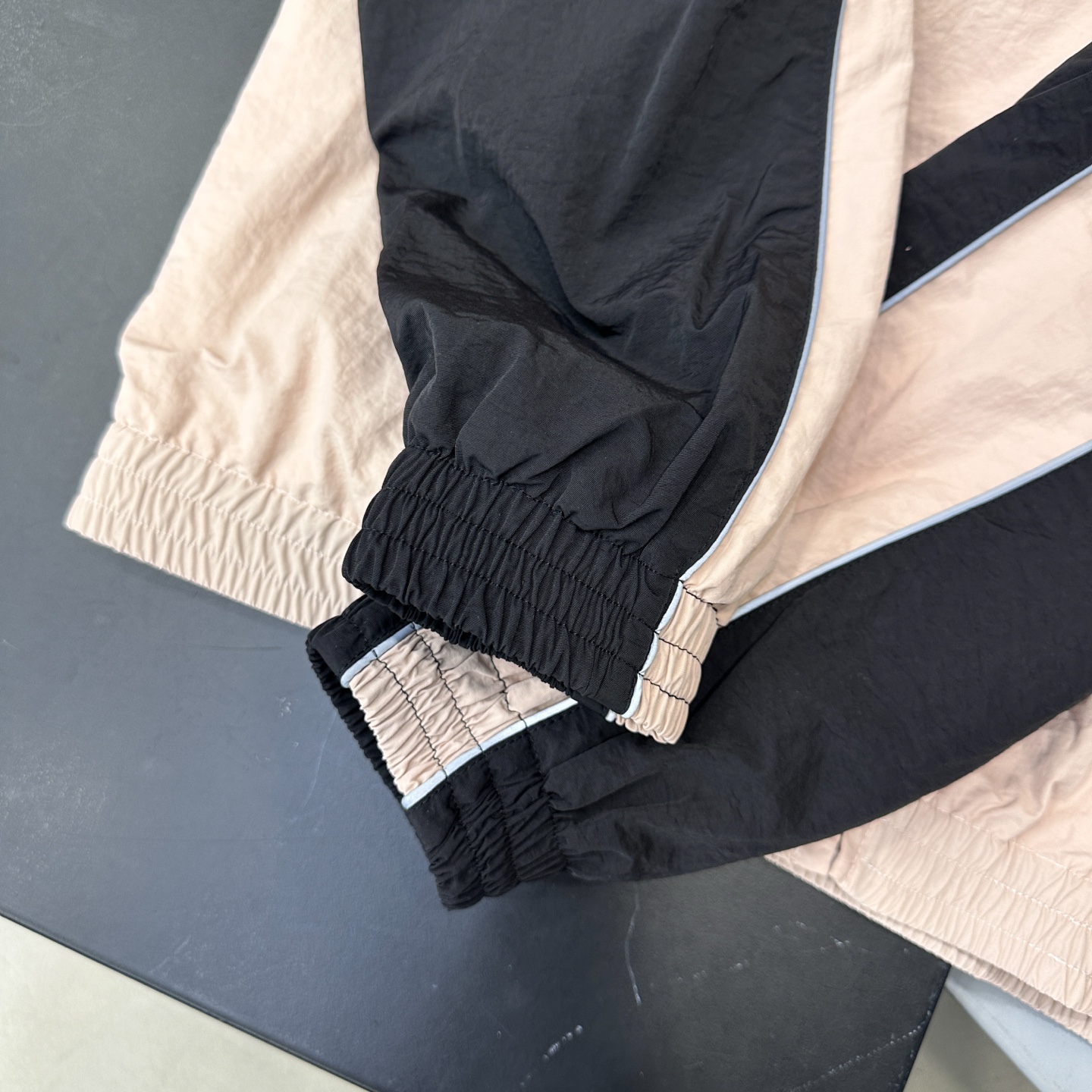 巴黎  ｜  新款运动休闲外套，品牌经典多处反光印花标，成衣洗水固色工艺，时尚休闲，尺码sml
