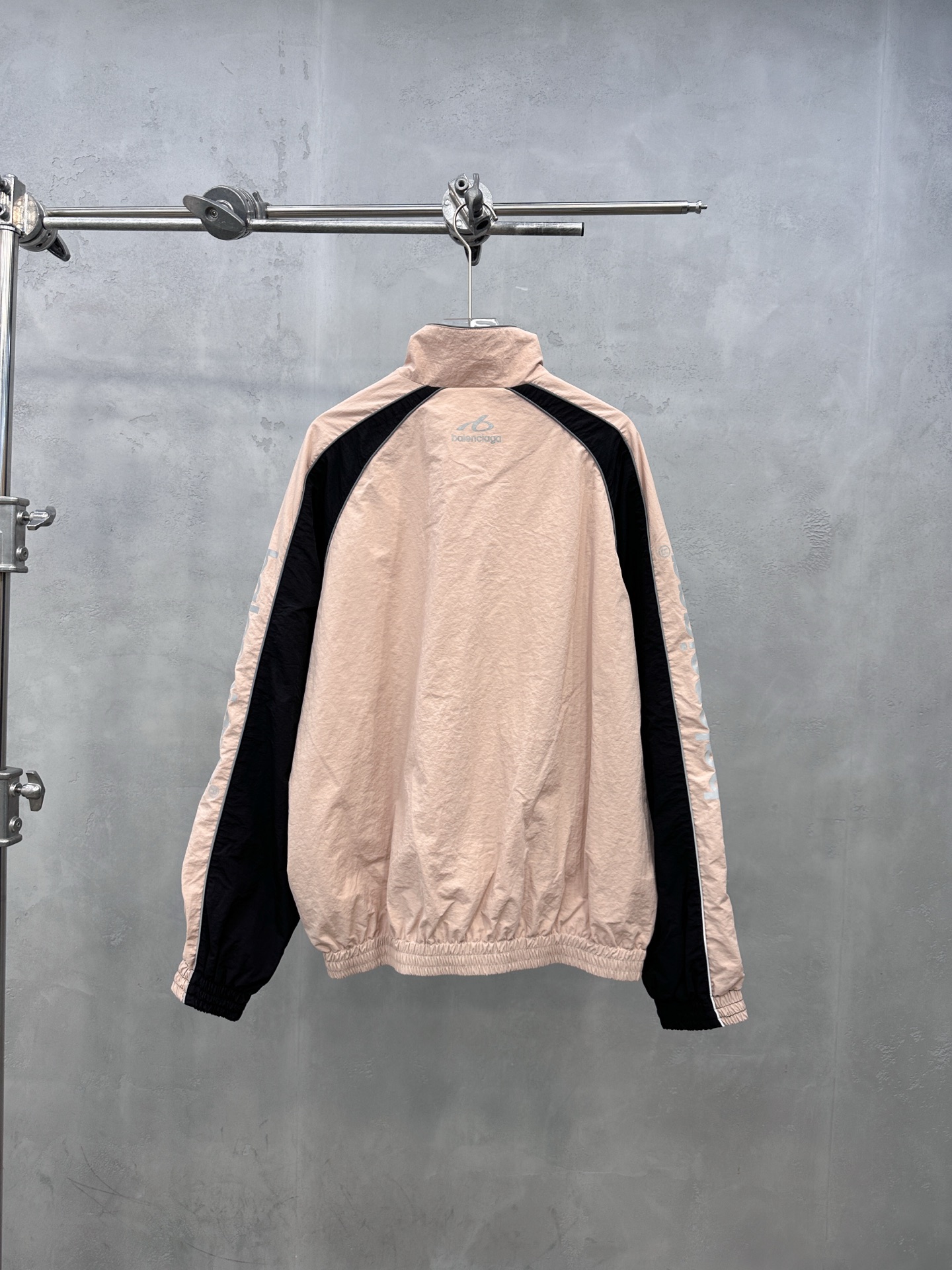 巴黎  ｜  新款运动休闲外套，品牌经典多处反光印花标，成衣洗水固色工艺，时尚休闲，尺码sml