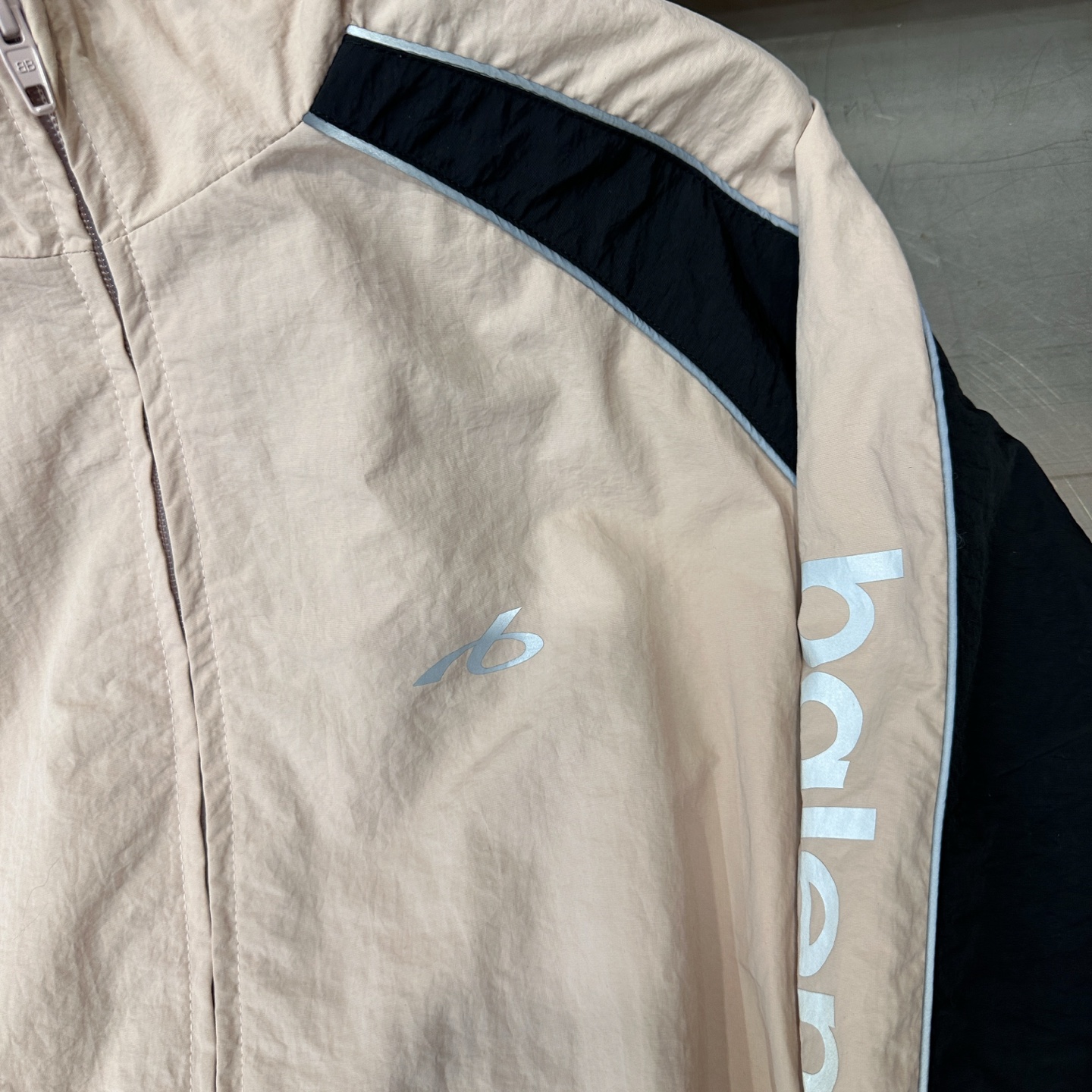 巴黎  ｜  新款运动休闲外套，品牌经典多处反光印花标，成衣洗水固色工艺，时尚休闲，尺码sml