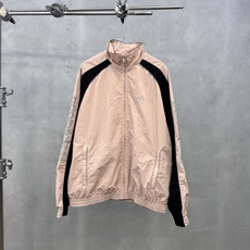 巴黎 | 新款运动休闲外套,品牌经典多处反光印花标,成衣洗水固色工艺,时尚休闲,尺码sml 巴黎 | 新款运动休闲外套,品牌经典多处反光印花标,成衣洗水固色工艺,时尚休闲,尺码sml