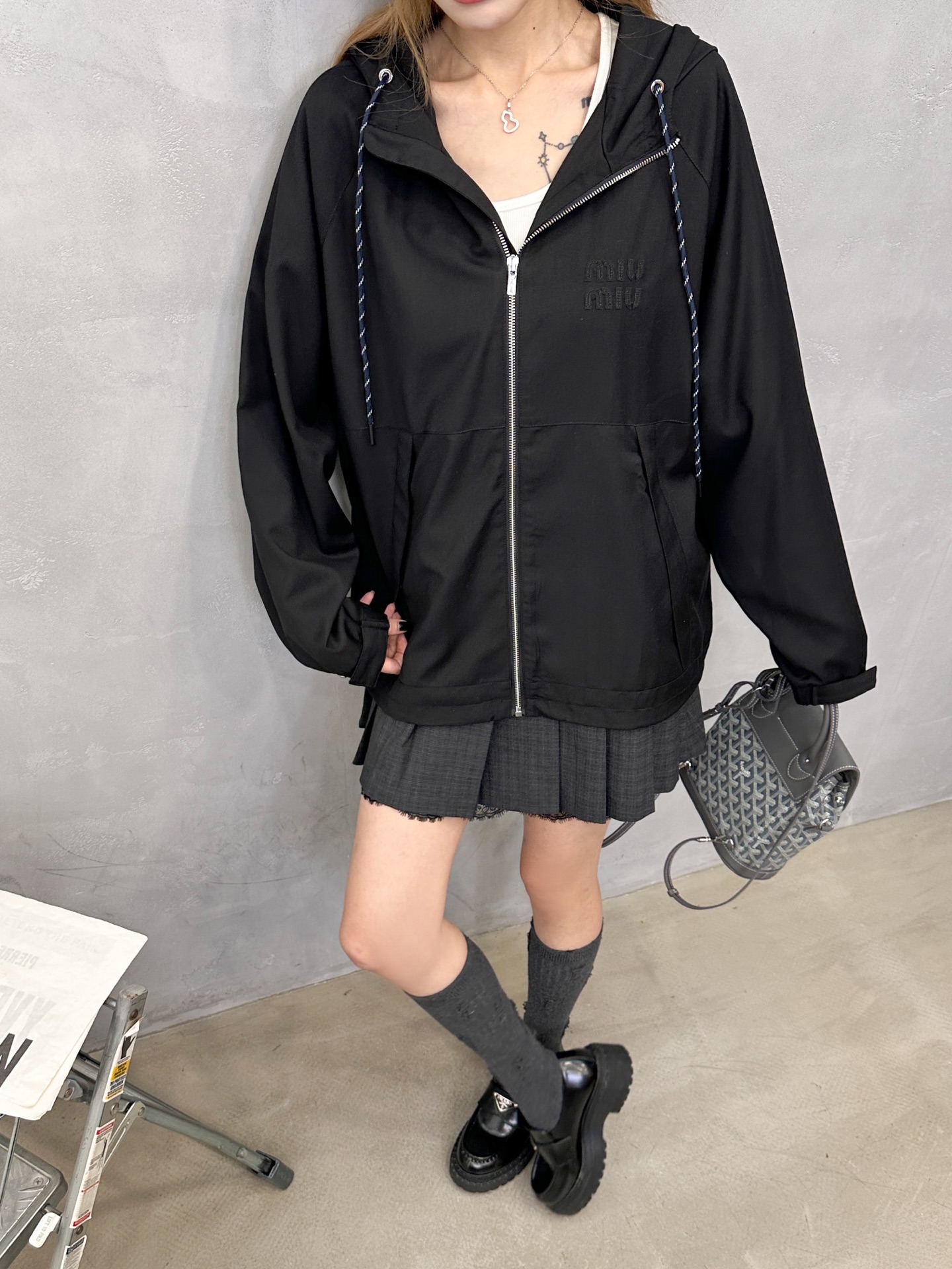 Miu ｜ 新款风衣外套，品牌经典贴布绣花标，进口羊毛人棉混纺面料配搭内里提花人丝里布，时尚休闲，尺码sml